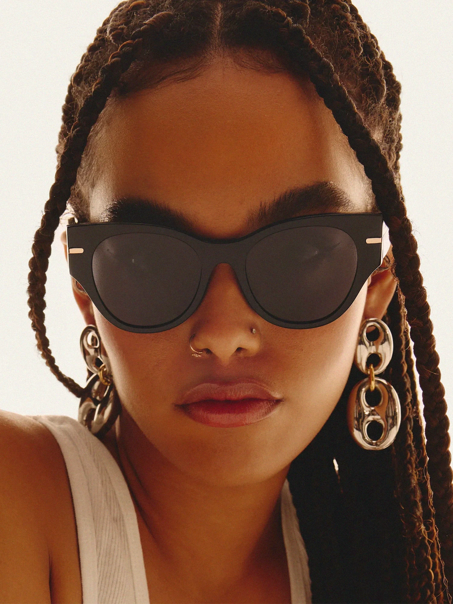 Chit Chat Sunnies in Blk/Smoke - Image 3